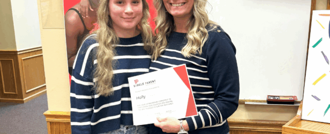 ASPSF recipient Holly receives her Fall 2024 scholarship with her daughter