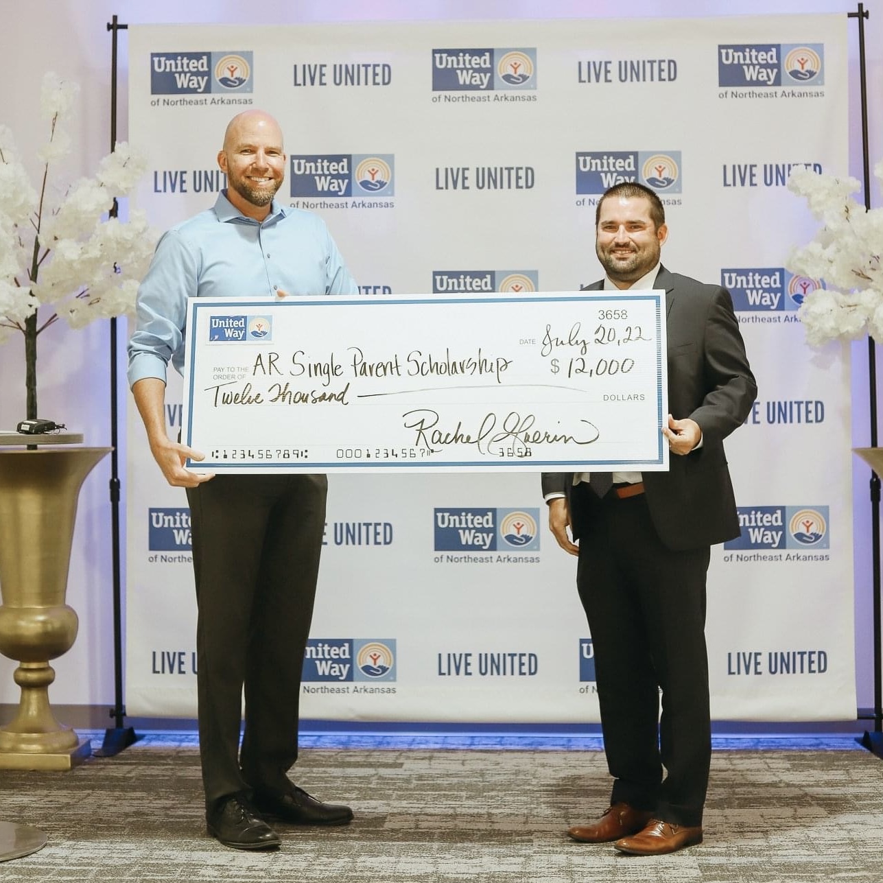 R3-July 2022-United Way Check-Board Member Mike Weaver