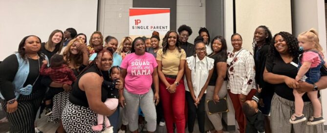 Group photo of single parent recipients