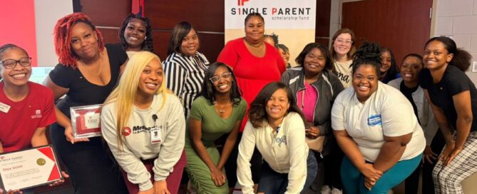 Group photo of single parent recipients